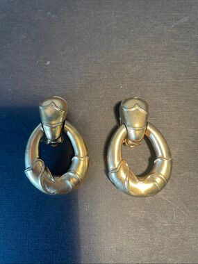 Vintage 80s comer Gold Tone Hoop Clip-On Earrings